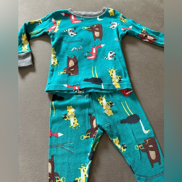 Carters 18m 2 pajama sets long sleeve with pants and shorts with short sleeves. - Picture 6 of 7